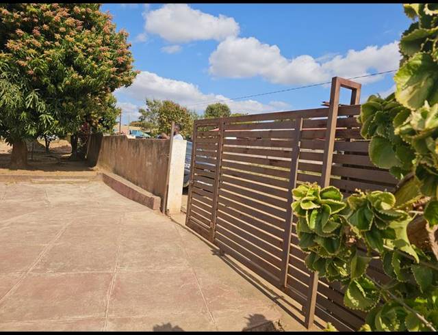2 BEDROOM HOUSE FOR SALE IN DZINDI